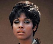 Tijdloze schoonheid ontgrendelen: 10 make-uplooks uit de jaren 60 die je moet proberen